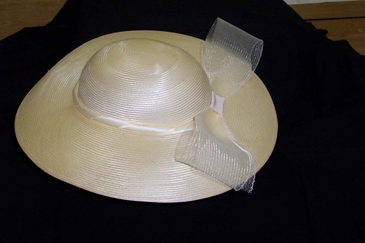 Cream straw hat, possibly 1930s - 1940s