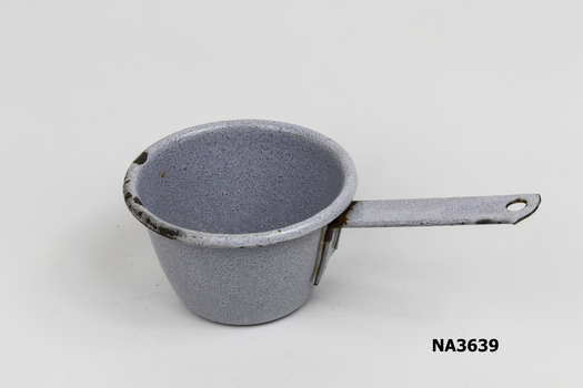 Pale grey enamelled kitchen scoop