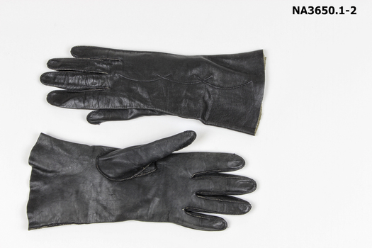 Black leather wrist length, with design of half circles, 