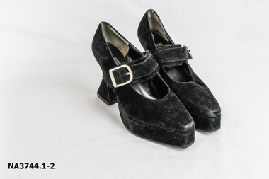 Black suede tee bar buckle (2.3cm) shoe 