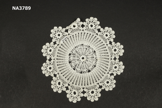 Round off white doyley of central flower shape
