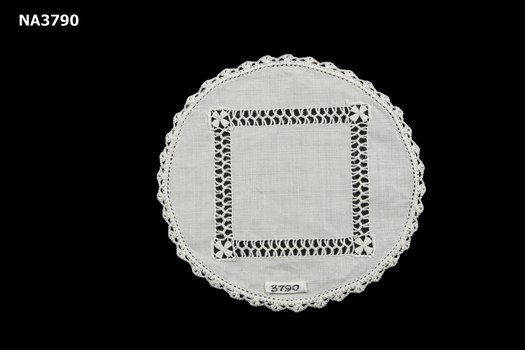 17cm diameter linen doyley