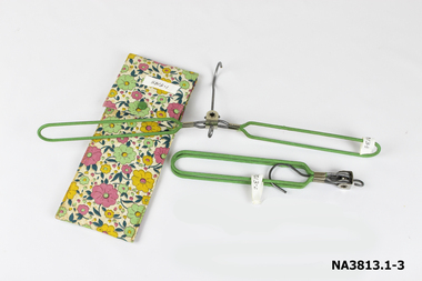 Rectangular cotton case covered in floral patterns, 