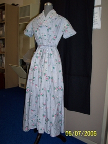 1958 Cotton short sleeved full length housecoat. 