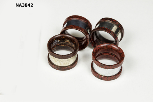  Four brown Bakelite napkin rings with chrome inner band