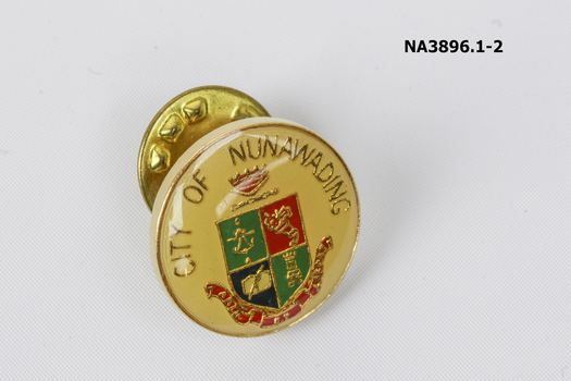 Small round badge 