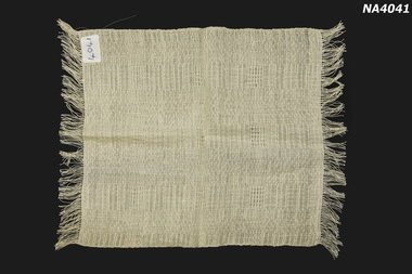Cream woven place mat with fringing.