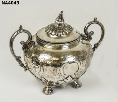 Round bowl with four feet,two handles and a lid.