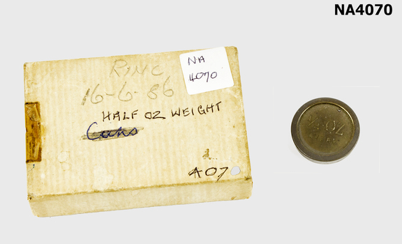 1 Kitchen weight -1/2 oz.- 'Avery' contained in a cardboard box