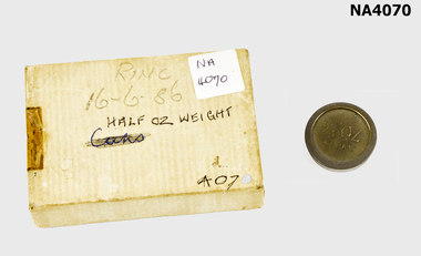 1 Kitchen weight -1/2 oz.- 'Avery' contained in a cardboard box