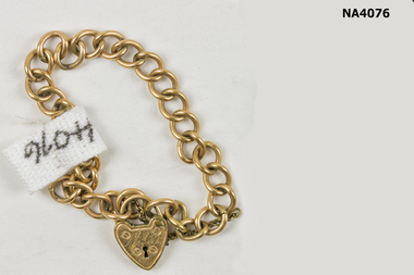 Gold chain bracelet