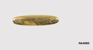 Child's gold bar brooch.