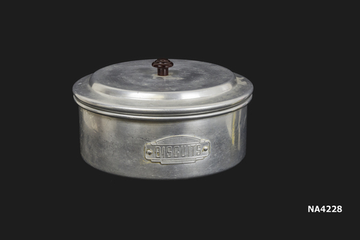Biscuit tin