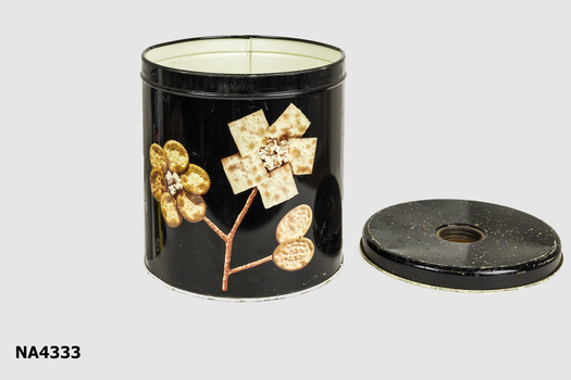Biscuit tin