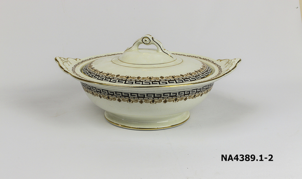 Cream crockery dish with lid. 