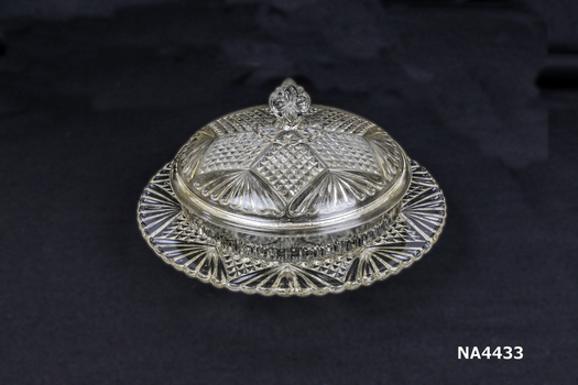 Round glassware base and cover.