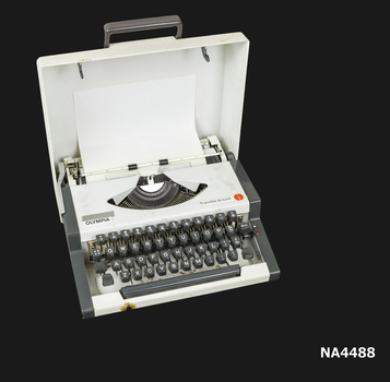 Portable typewriter