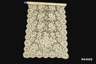 Cream silk lace stole, 1890s