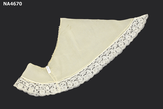 Cream coloured collar with lace edging. 