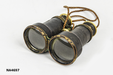 Binoculars metal 14cm x 13cm. 