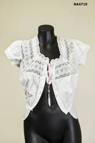 Camisole, white cotton square neck, short sleeve, shaped to the waist.