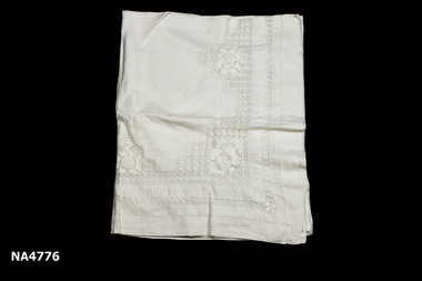 Llong white fine cotton table cloth. 
