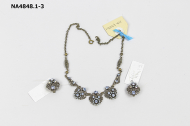  Necklace with three daisy like pendants in the centre. 