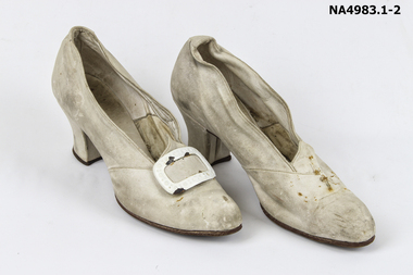 Air cone suede heeled shoes