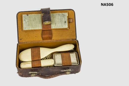 Travelling toiletries set 