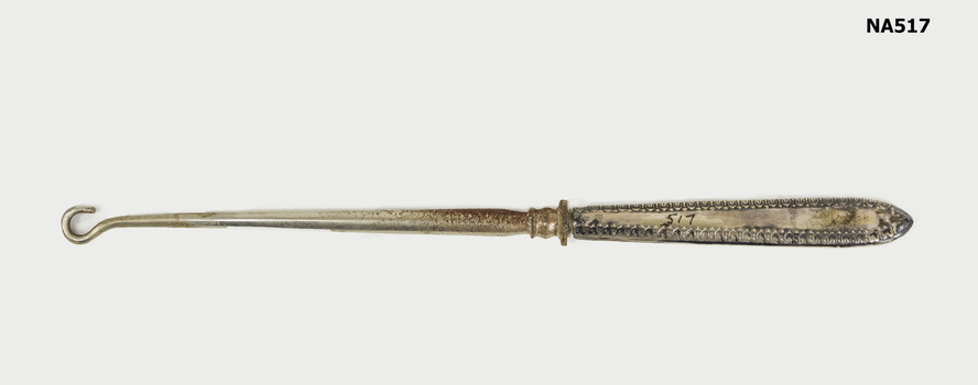 Button hook