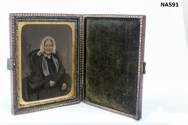 Hand tinted, with oil paint Carte de Viste of a middle aged woman. 
