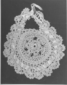 Cream baby's bib crochet in artificial silk. 