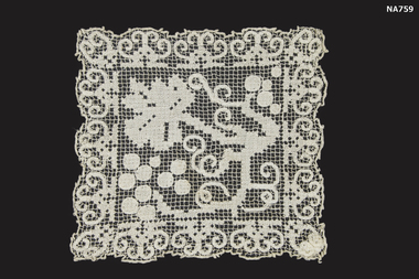 White doyley made of filet lace