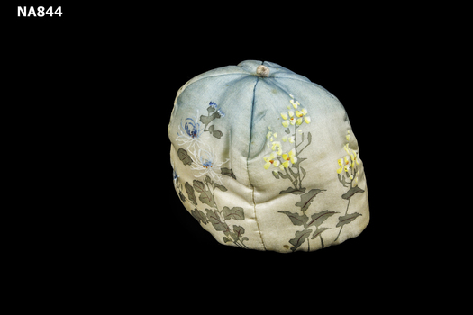 Egg cosy - silk with flowered patterns lined in pink silk