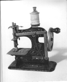 Toy sewing machine with wheel to turn