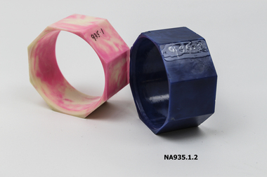 Two plastic serviette rings - pink and dark blue.