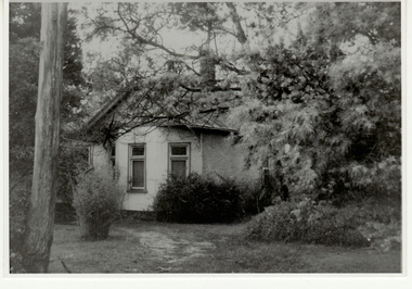 B/W photo of old house at 'Sevenoaks' 107 Blackburn Road between Jeffrey Street and Naughton Grove. This was the home of late Mr.Cyril & Mrs Mary Anne Jeffrey - 'Sevenoaks'. Demolished in 1970