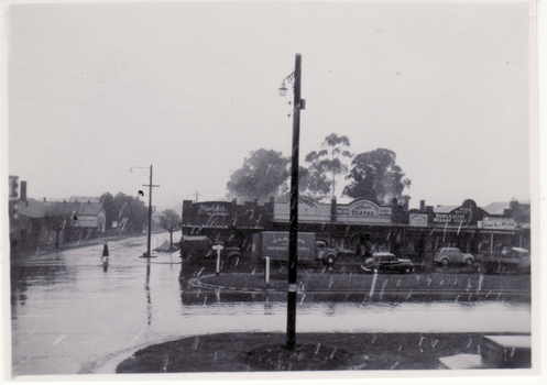 Black and white photo of snow falling in Whitehorse Road, Mitcham. 