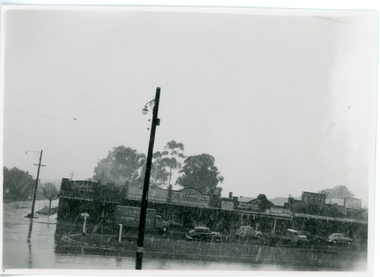 Photograph, Whitehorse Road Mitcham, 1/08/1951 12:00:00 AM