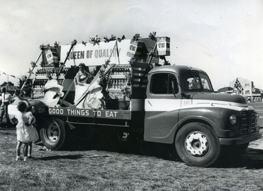 Black and white photo of Cottees Float for Queen Elizabeth II Motorcade through Nunawading