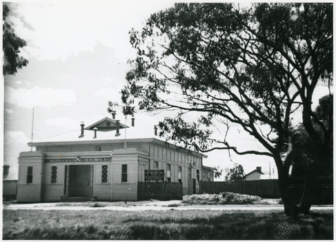 Black and white photo of Mitcham Memorial Hall.