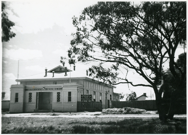 Black and white photo of Mitcham Memorial Hall.