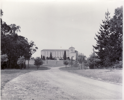 Whitefriars Seminary, Park Orchards showing wide drive to the house.