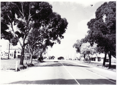 lack and white photo of Whitehorse Road, Mitcham looking east.  Approaching Mitcham Road from Nunawading (Tunstall) in Whitehorse Road.