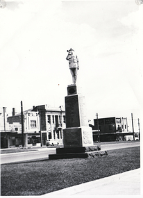Black and white photo of War Memorial, Whitehorse Road, Mitcham