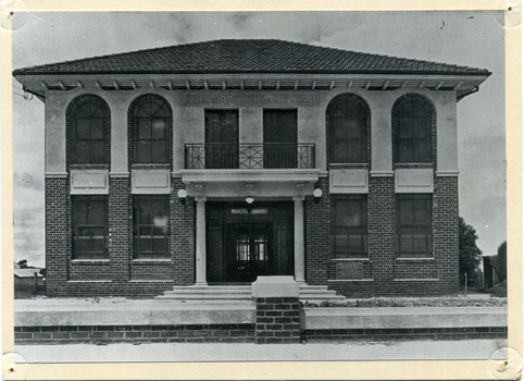 Black and white photo of Municipal Chambers, Shire of Blackburn and Mitcham, 360 Whitehorse Road, Nunawading