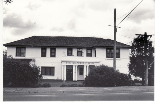 Black and white photo of Blackburn Hotel, Whitehorse Road, Blackburn. Demolished approx. end of 1989 to make way for 