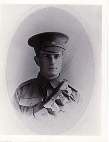 Black and white photo of Frederick Richard Toogood in army uniform.