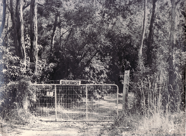 Black and white photo of property 'Silvermist' Blackburn showing main gate.