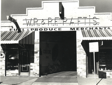 Black and white photo of Raftis' store in South Parade, Blackburn